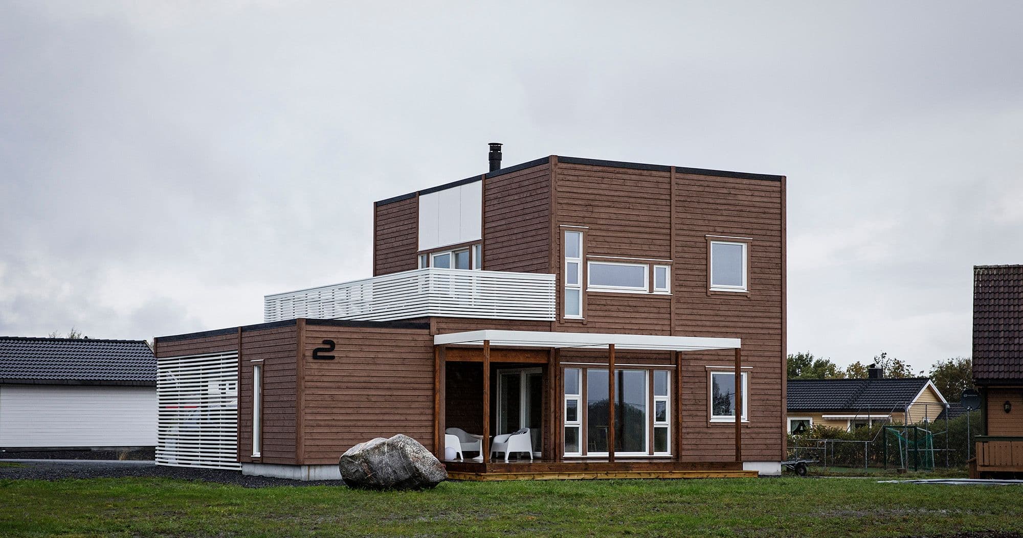 funkishus-med-ulike-vinduer